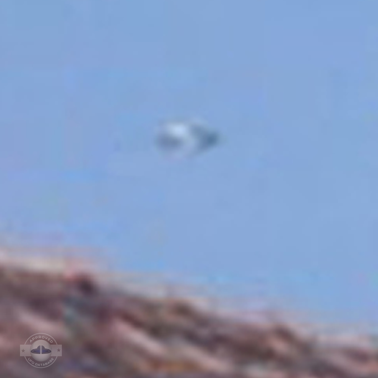 Fast Saucer UFO over houses of Ibirite, Minas Gerais, Brazil | 2008 UFO Picture #214-5