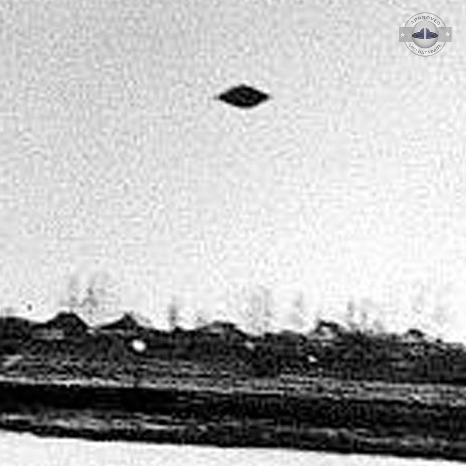 Sighting of UFO by two teenagers in Russia - Volga river Tver | 1991 UFO Picture #215-3