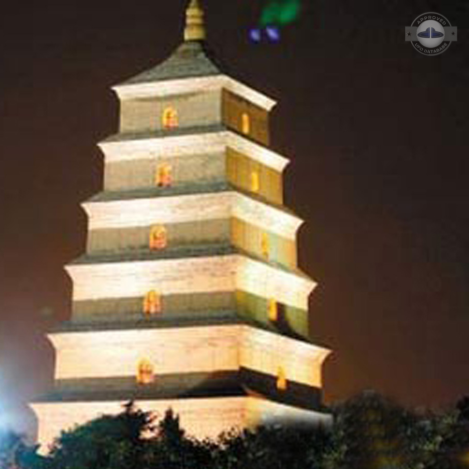 Purple glowing UFO over Giant Wild Goose Pagoda temple | China | 2009 UFO Picture #219-2