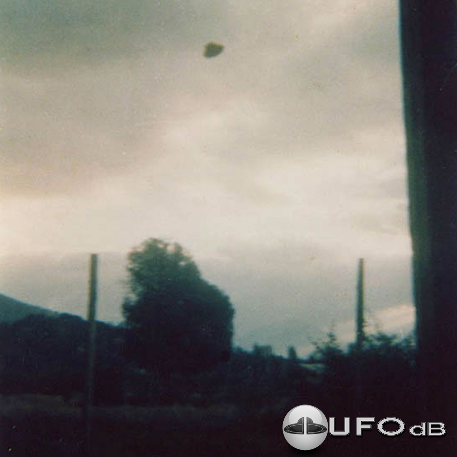 Grey UFO picture taken in a cloudy sky in San Carlos de Bariloche UFO Picture #22-1