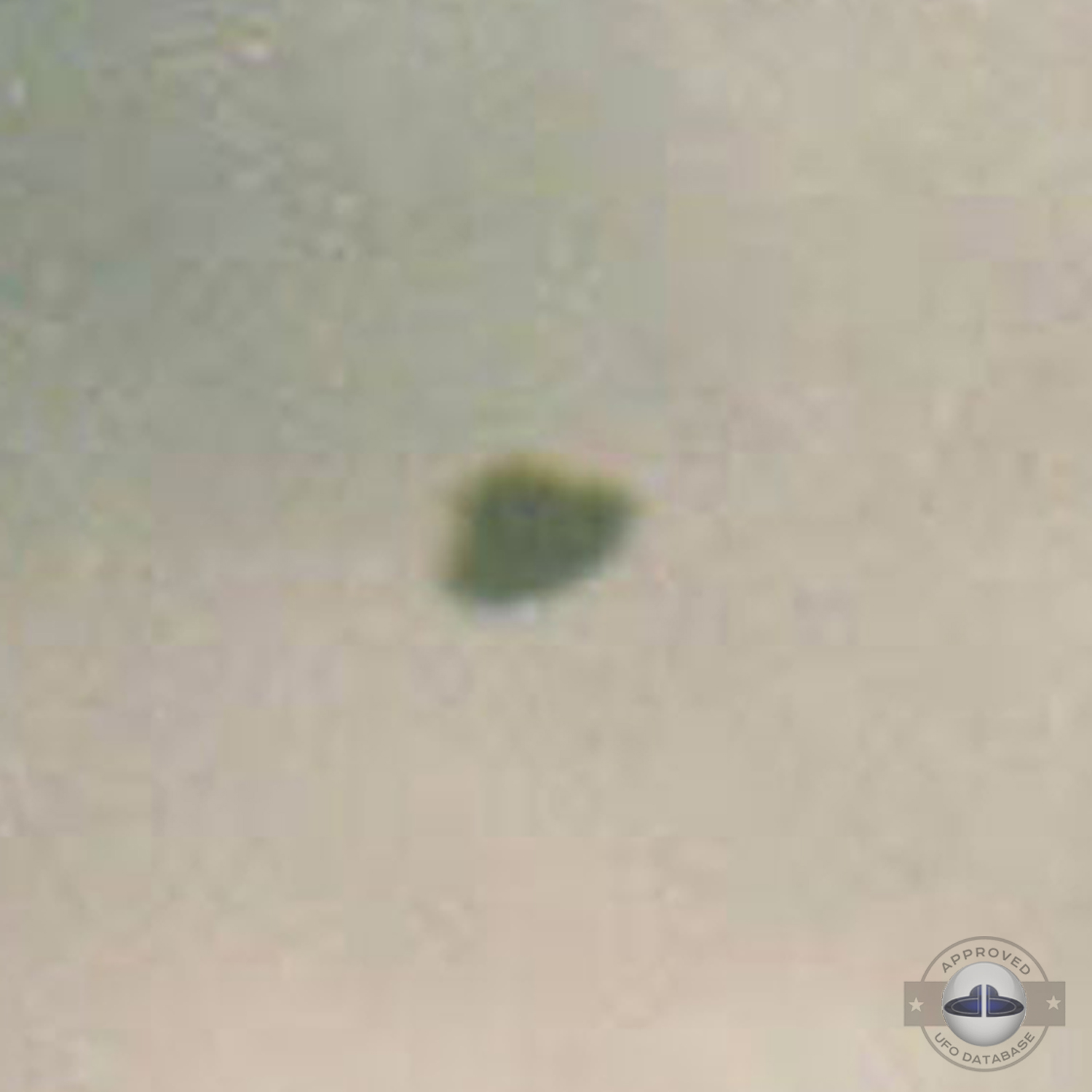 Grey UFO picture taken in a cloudy sky in San Carlos de Bariloche UFO Picture #22-3