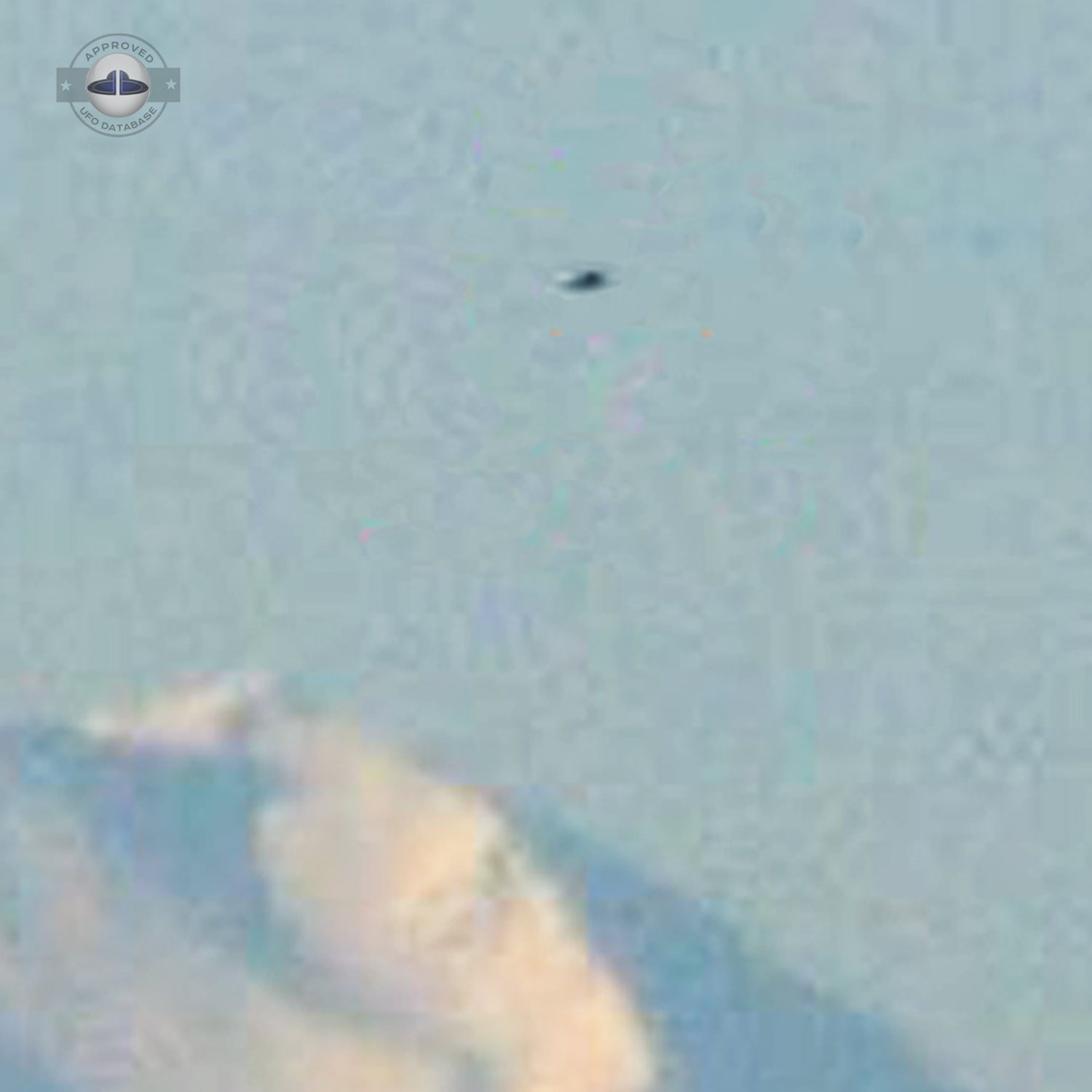 Fleet of UFOs over Mount Fuji worries Asia | Japan | February 2011 UFO Picture #220-3