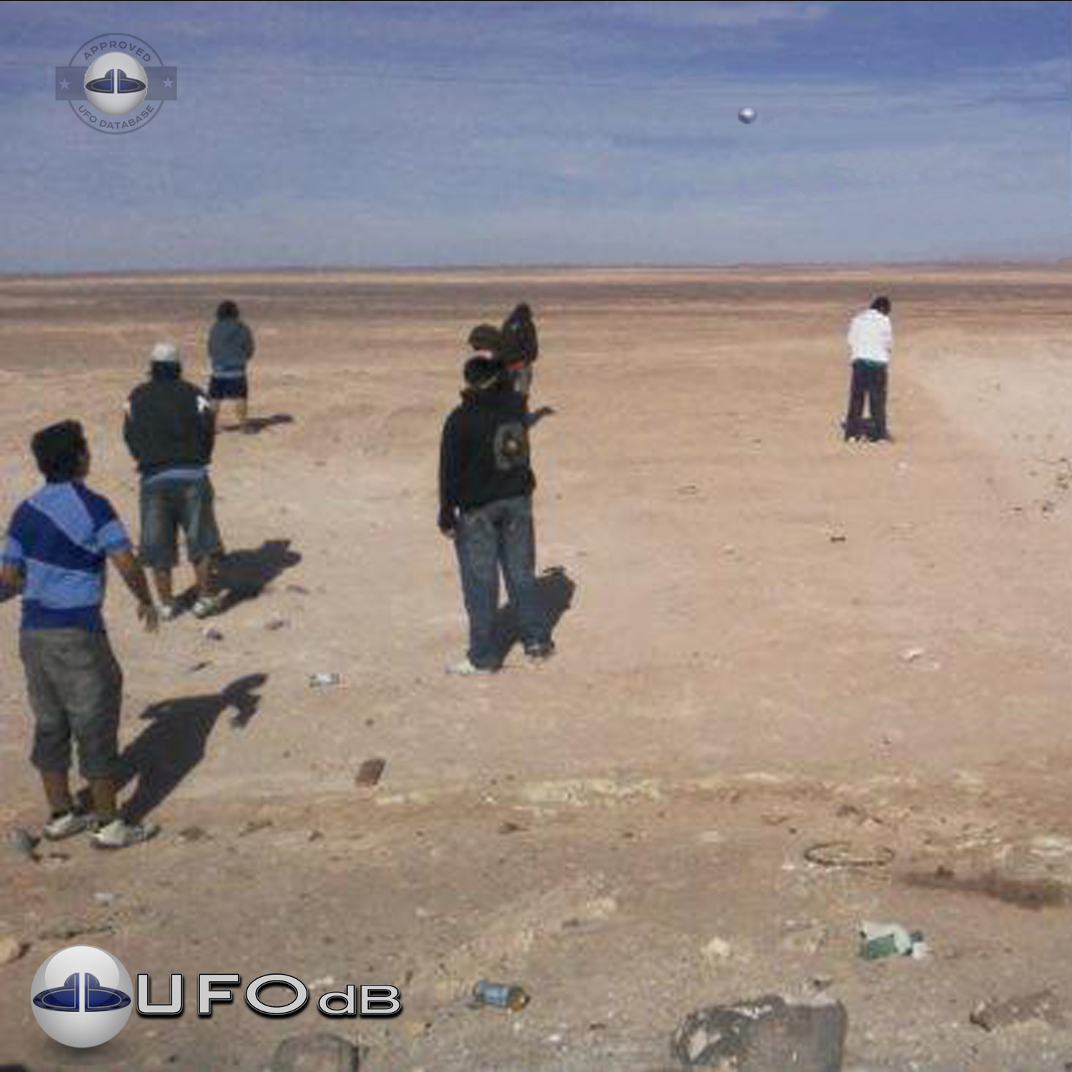 Silver metallic UFO probe in the desert of Chile | Iquique April 2010 UFO Picture #221-1