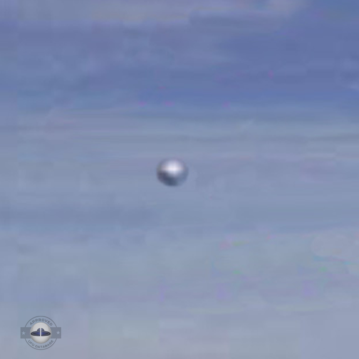 Silver metallic UFO probe in the desert of Chile | Iquique April 2010 UFO Picture #221-4