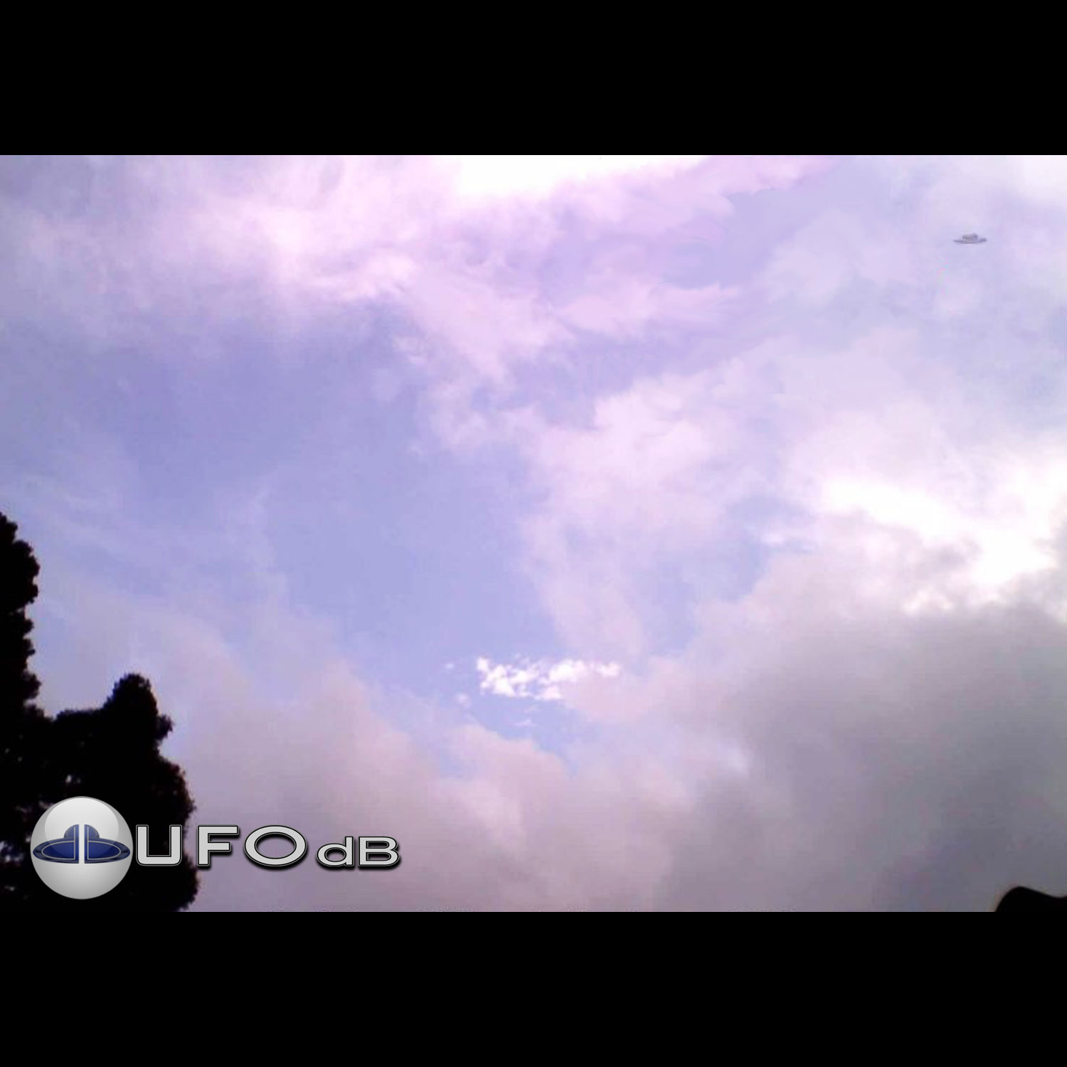 Hat Shaped UFO captured on picture in Shillong | India | August 2009 UFO Picture #224-1