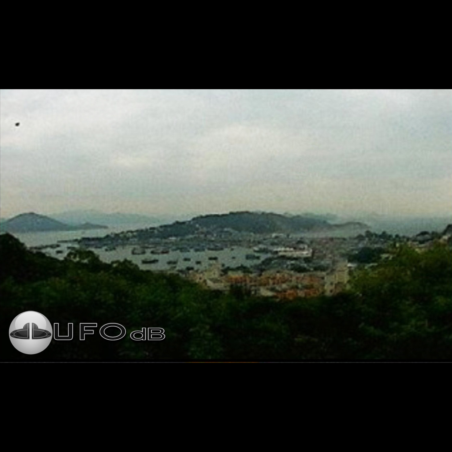 Web cam capture UFO picture over island of Cheung Chauen | Hong Kong UFO Picture #226-1