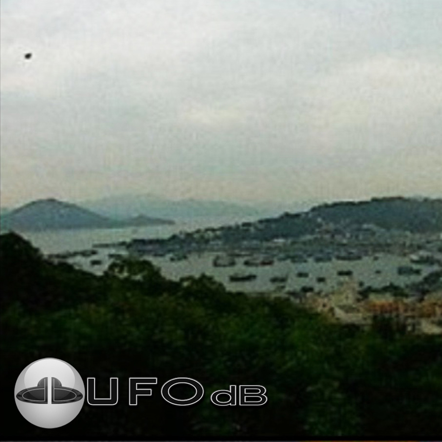 Web cam capture UFO picture over island of Cheung Chauen | Hong Kong UFO Picture #226-2