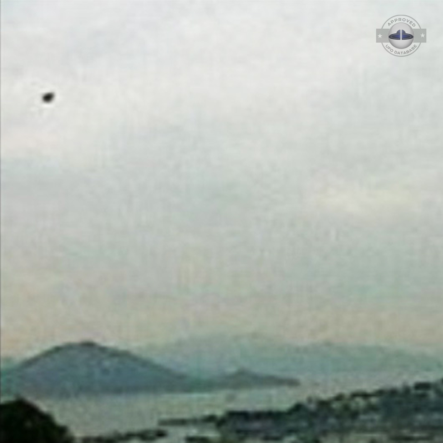 Web cam capture UFO picture over island of Cheung Chauen | Hong Kong UFO Picture #226-3