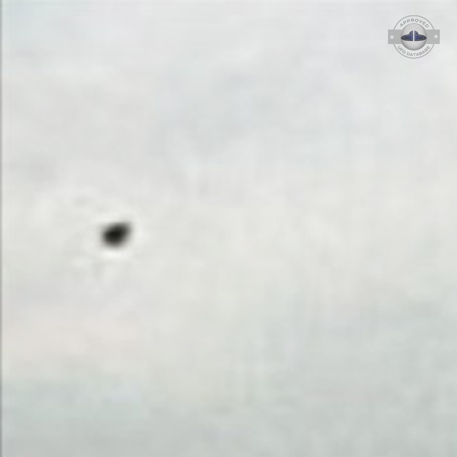 Web cam capture UFO picture over island of Cheung Chauen | Hong Kong UFO Picture #226-4