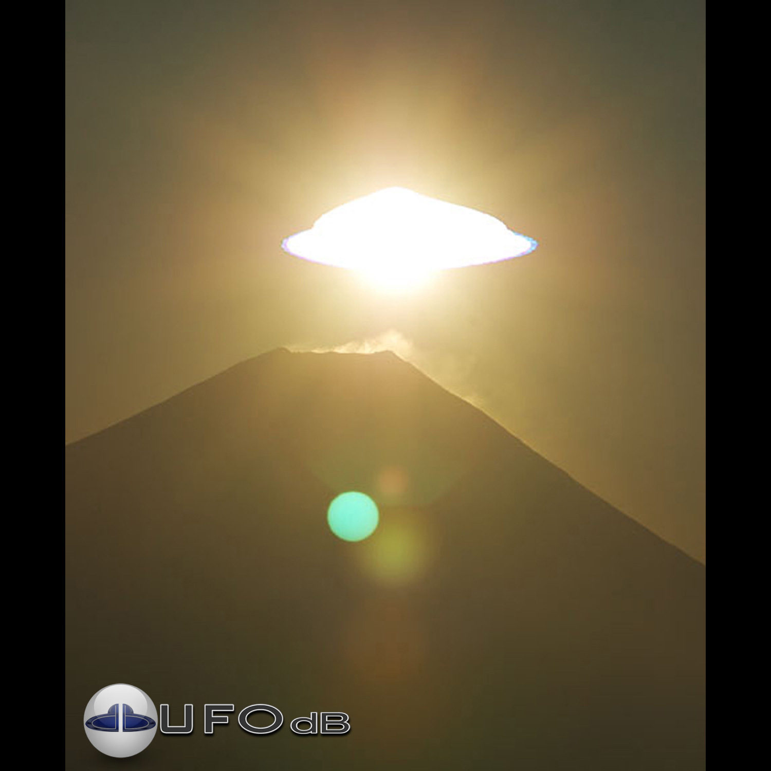 Gigantic bright glowing UFO mother ship over Mount Fuji | Japan | 2006 UFO Picture #227-1