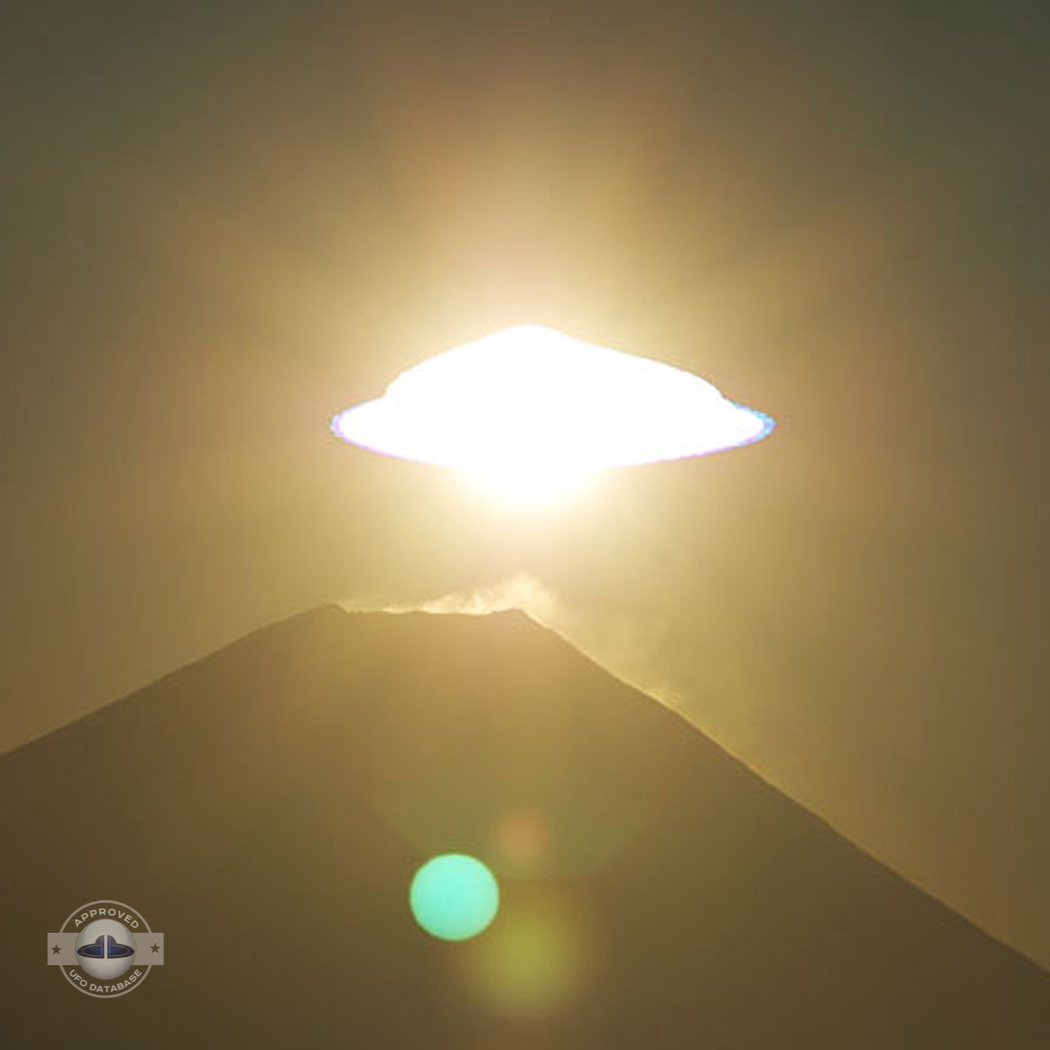 Gigantic bright glowing UFO mother ship over Mount Fuji | Japan | 2006 UFO Picture #227-2
