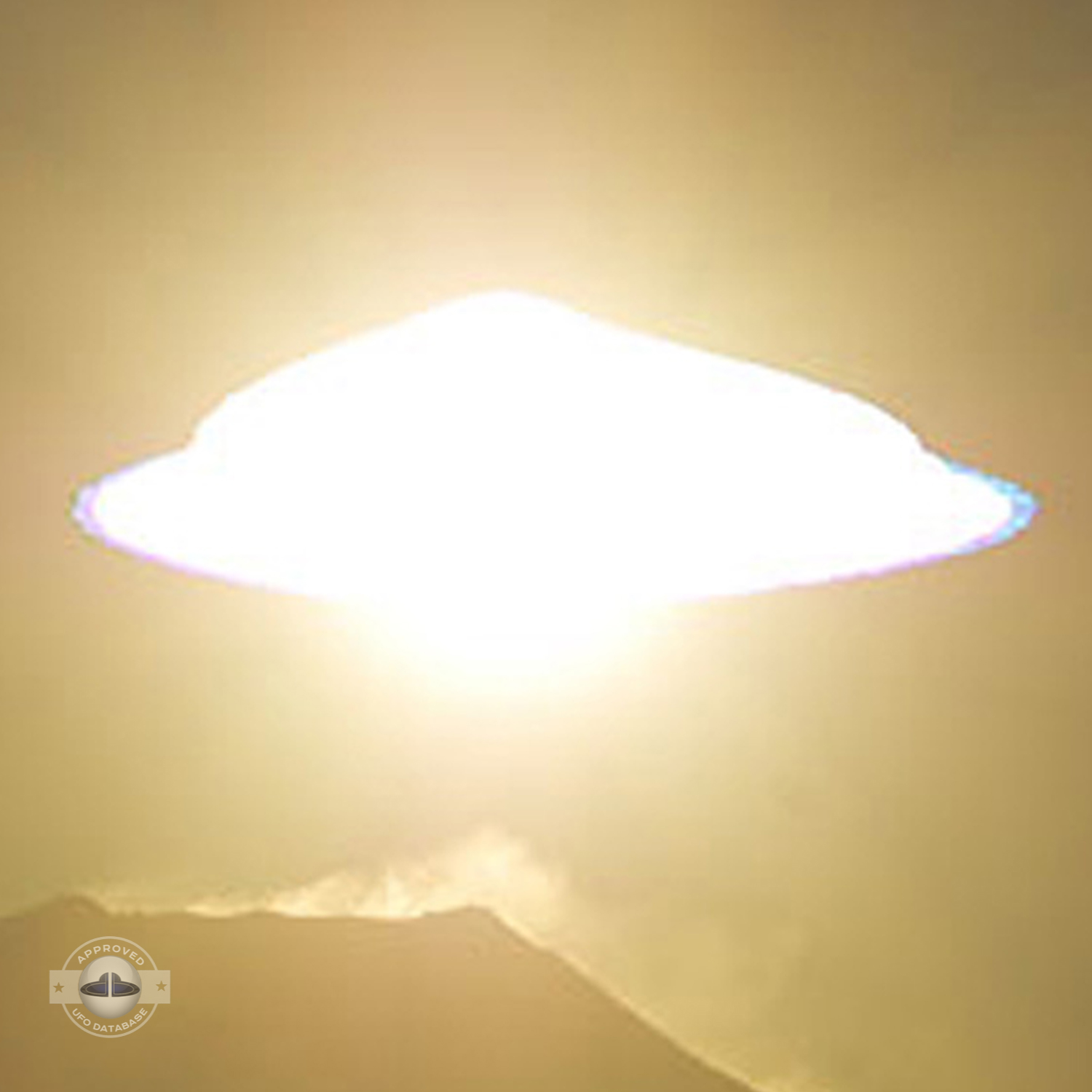 Gigantic bright glowing UFO mother ship over Mount Fuji | Japan | 2006 UFO Picture #227-3