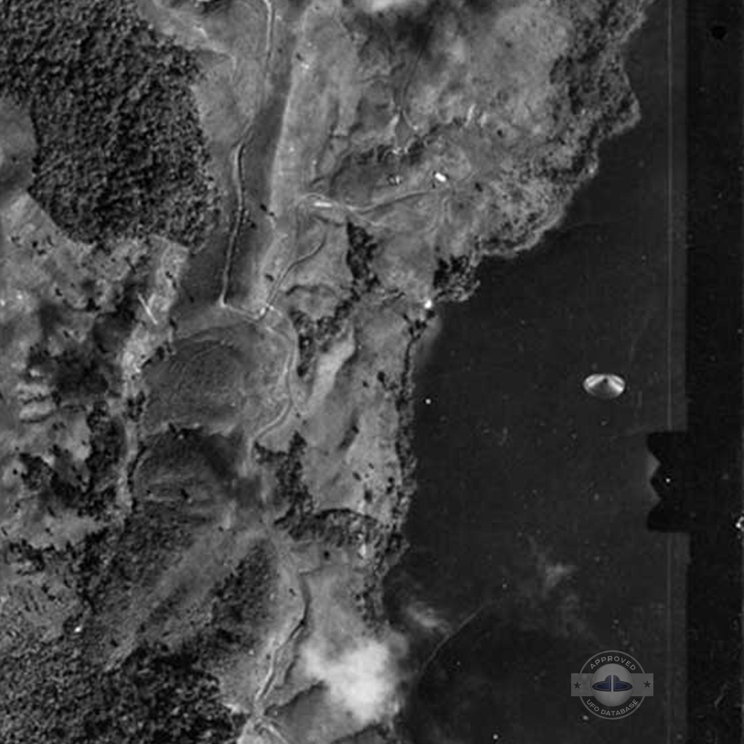 Great Scientific value UFO picture taken over Costa Rica - 1971 UFO Picture #229-3