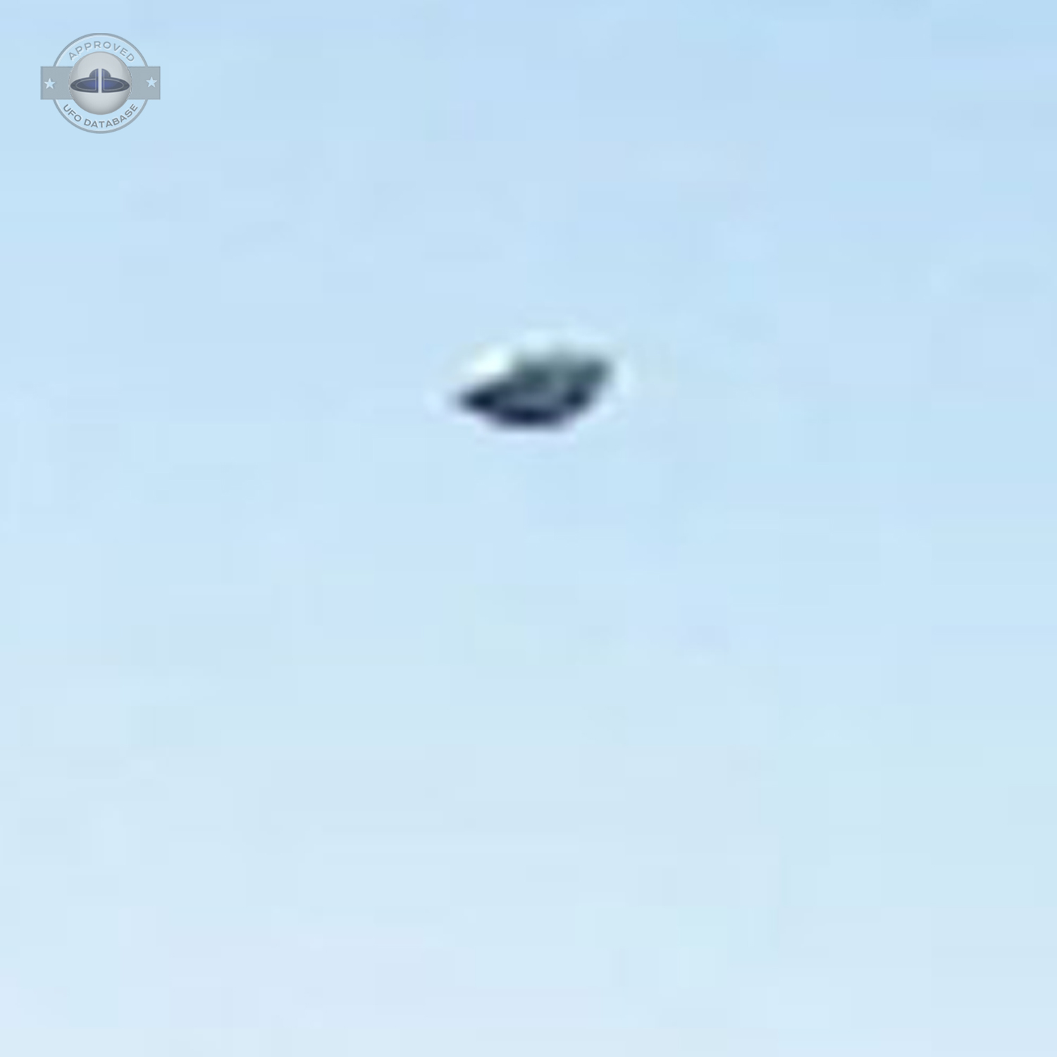 Nova Scotia, Canada - UFO near shore Bay of Fundy, Wolfville | 2011 UFO Picture #230-5