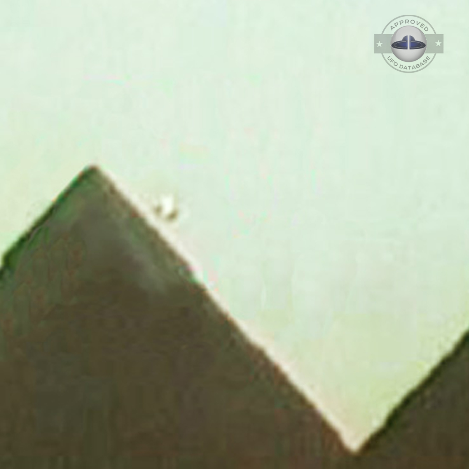 Transforming UFO beside Pyramid of Khafre | Giza, Egypt | May 23 2006 UFO Picture #237-3