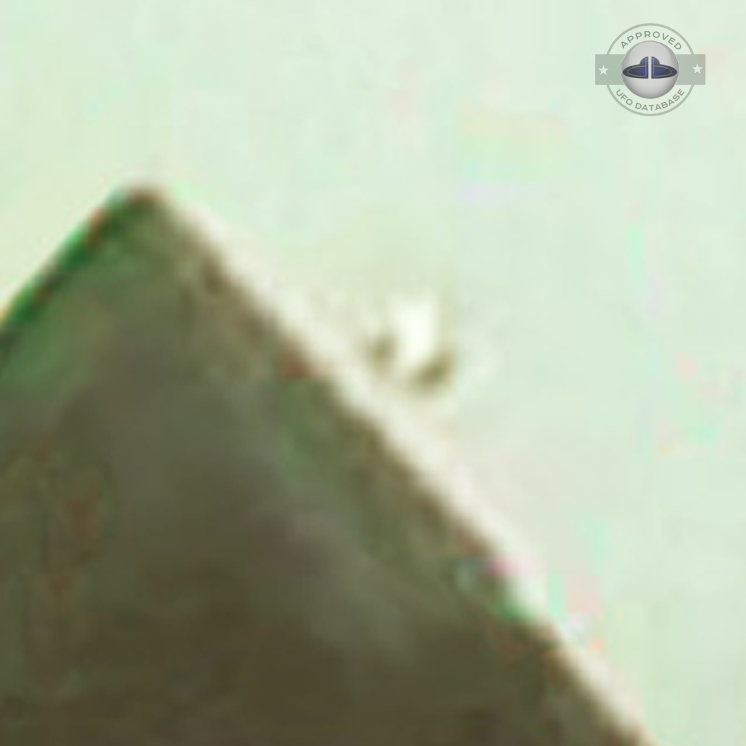 Transforming UFO beside Pyramid of Khafre | Giza, Egypt | May 23 2006 UFO Picture #237-4