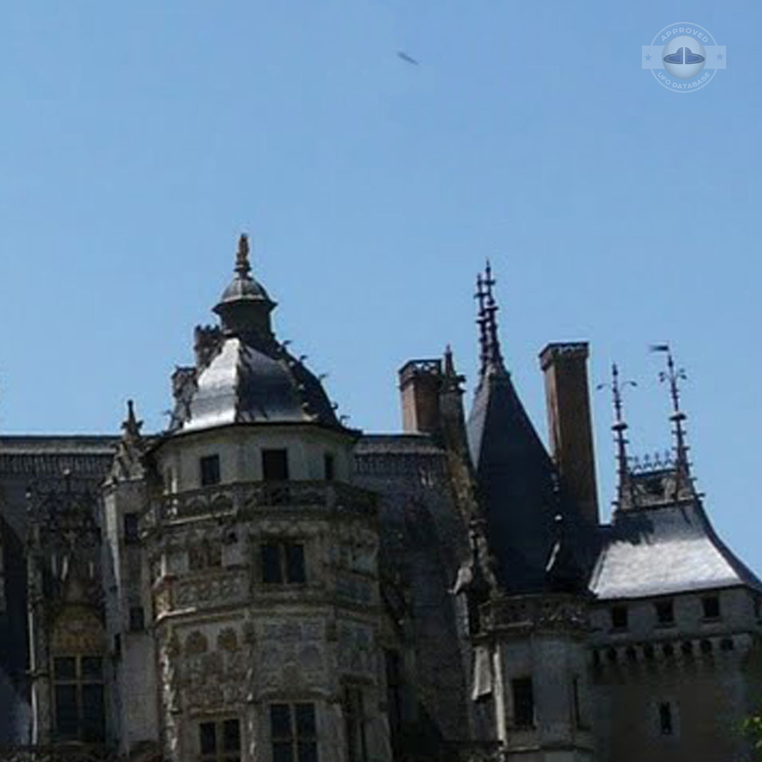 France Castle in Meillant Cher department - UFO picture July 11 2010 UFO Picture #239-2