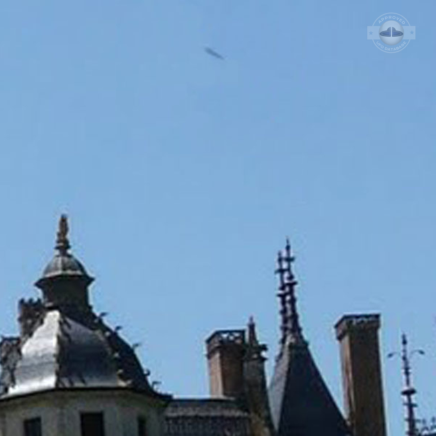 France Castle in Meillant Cher department - UFO picture July 11 2010 UFO Picture #239-3