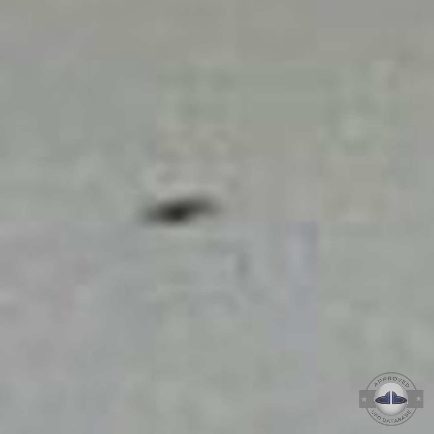 UFO picture taken in 2005 showing ufo close to coming airplane UFO Picture #24-5