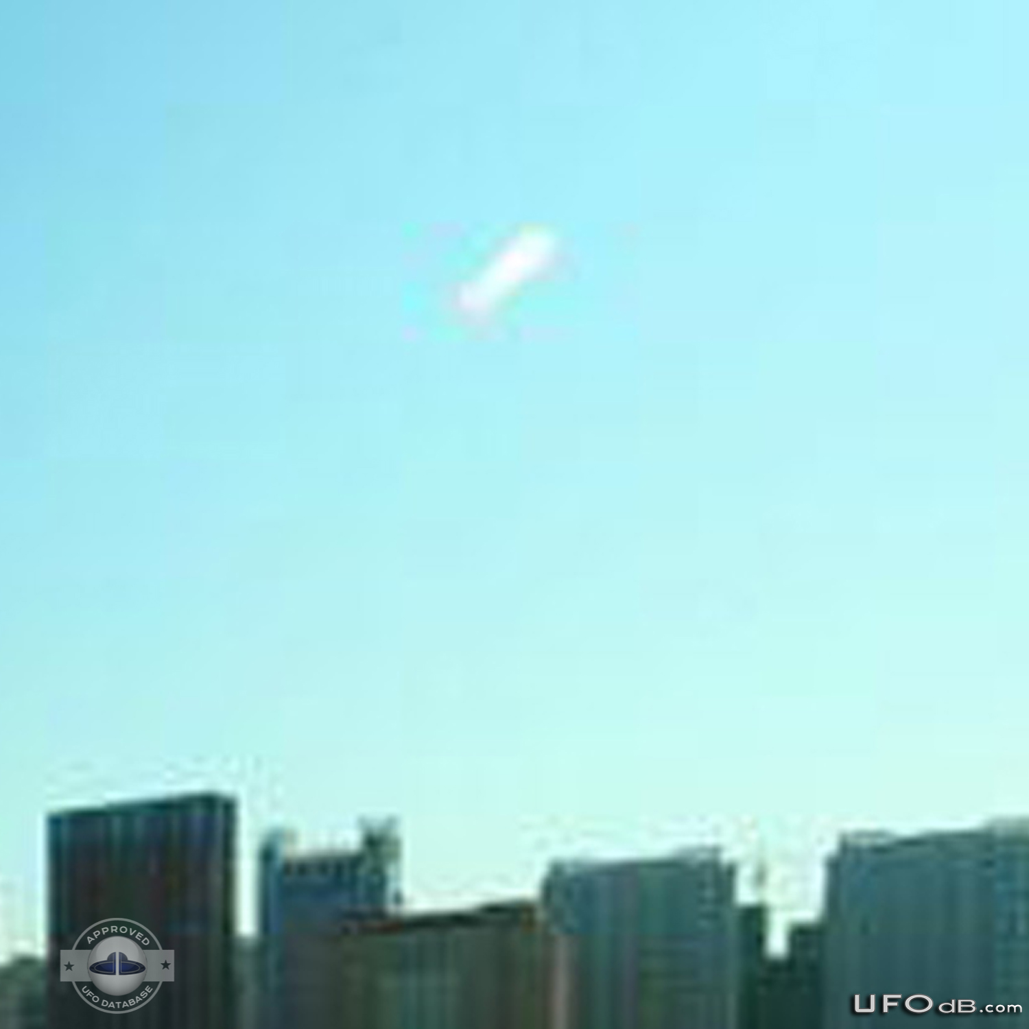 Teacher see UFO on Songhua River Bridge in Harbin, China | March 2009 UFO Picture #246-3