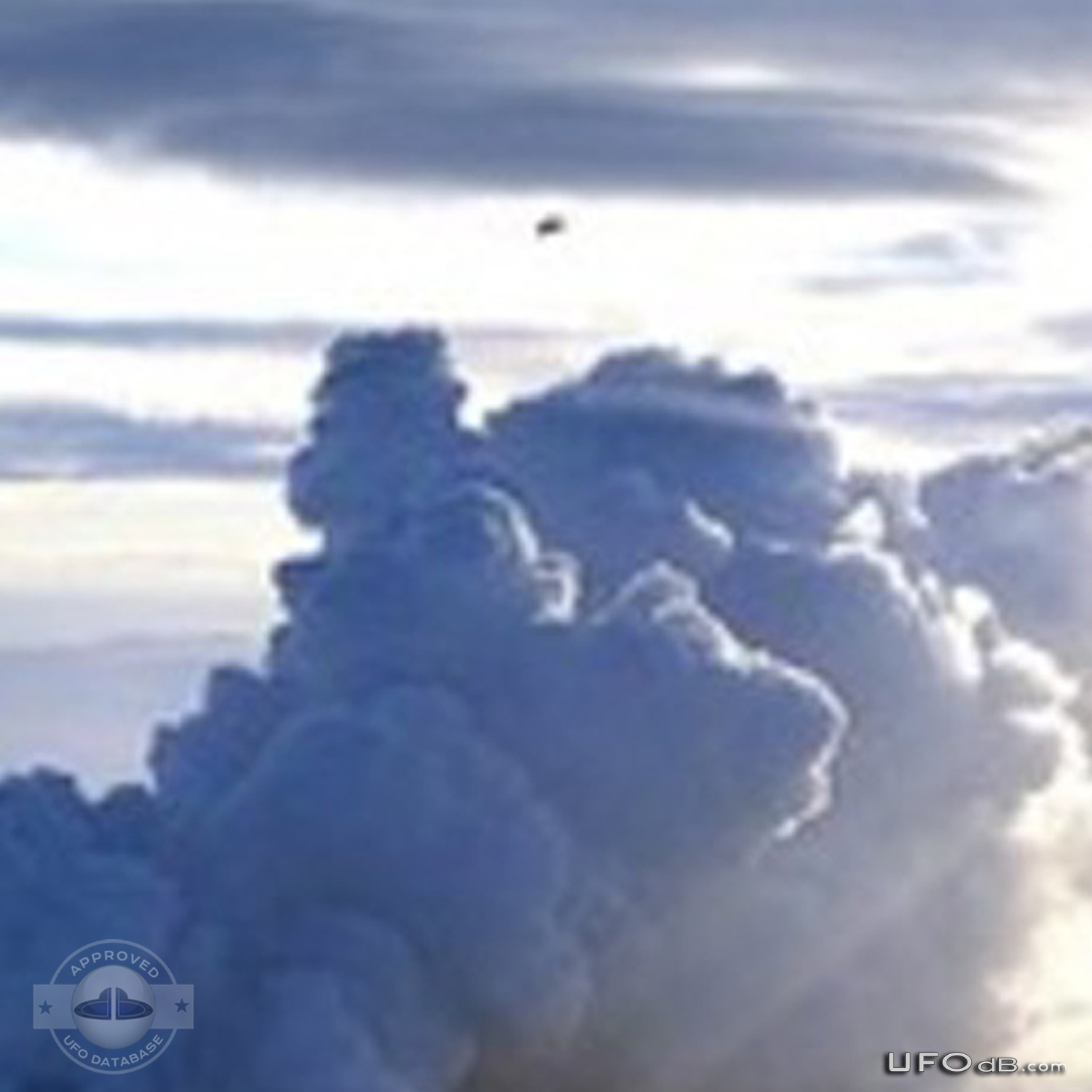 News picture capture a UFO without knowing | Grimsvotn, Iceland 2004 UFO Picture #247-3