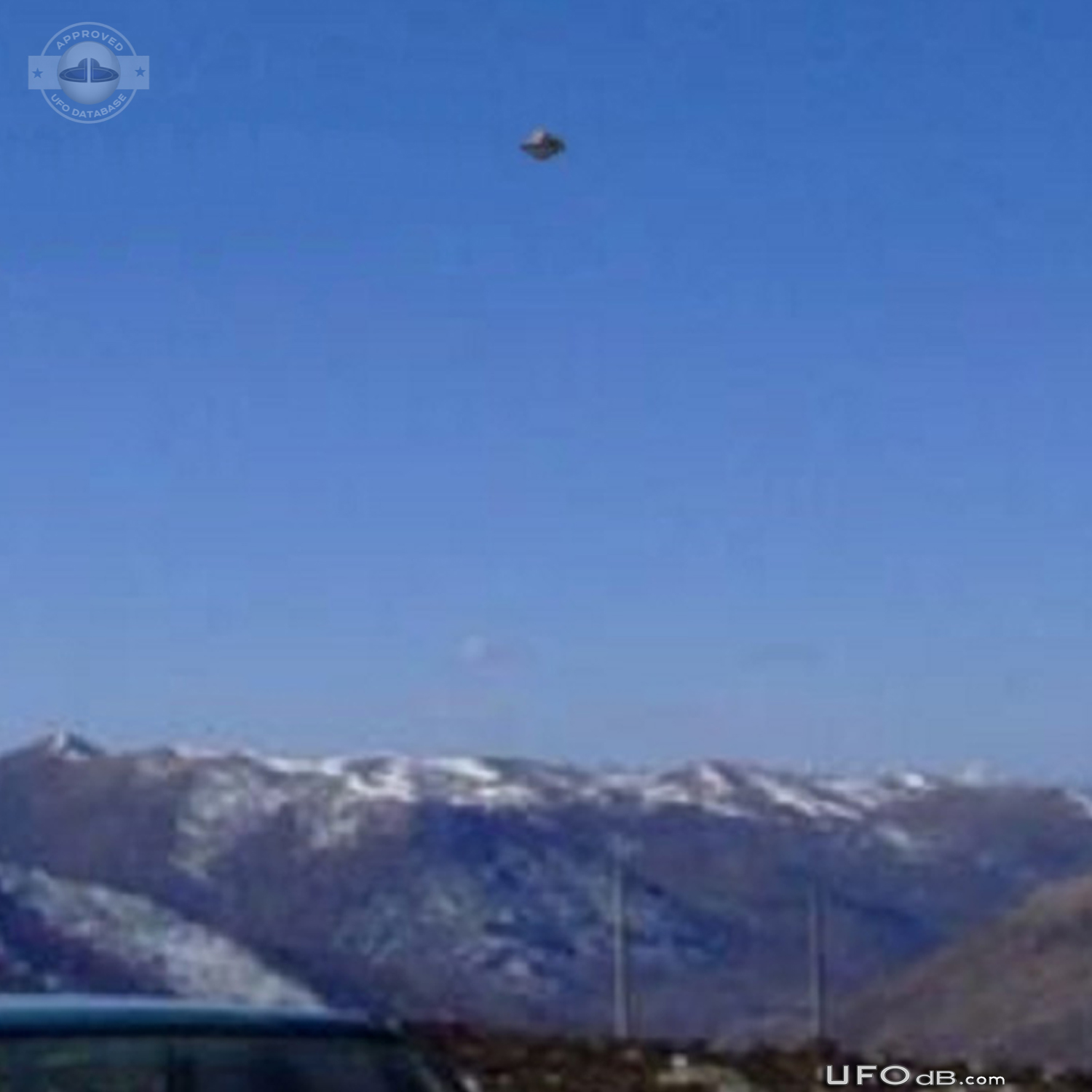 A UFO is photograph in the Icy mountains of Tibet, China February 2011 UFO Picture #251-3