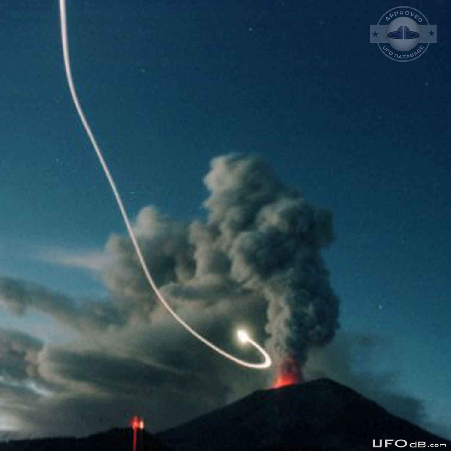 20 seconds Picture capture UFO over Popocatepetl Volcano | Mexico 2000 UFO Picture #253-3