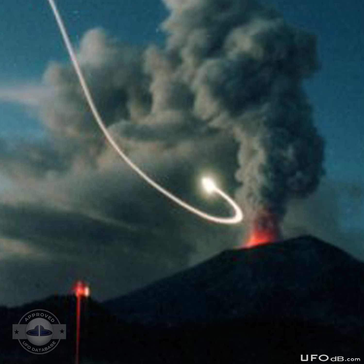 20 seconds Picture capture UFO over Popocatepetl Volcano | Mexico 2000 UFO Picture #253-4
