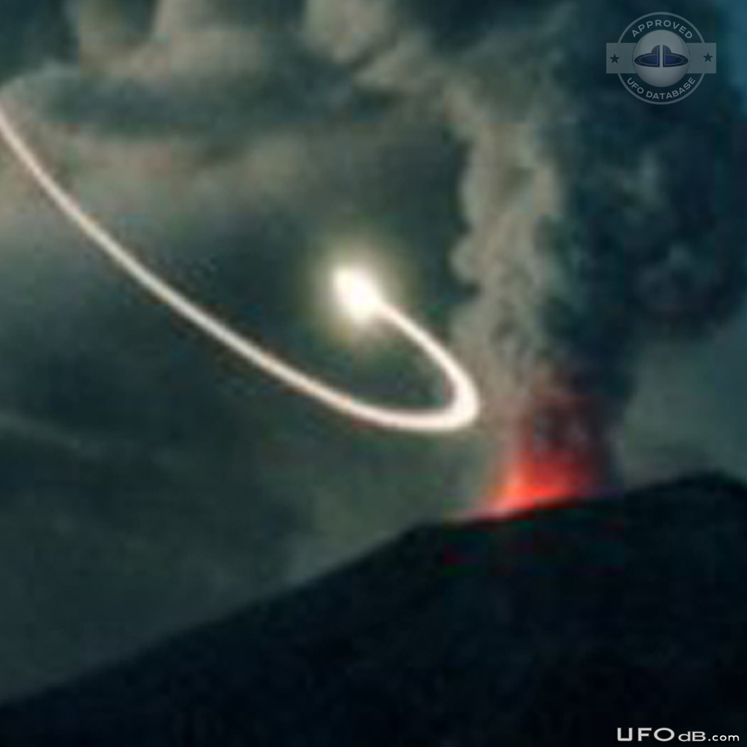20 seconds Picture capture UFO over Popocatepetl Volcano | Mexico 2000 UFO Picture #253-5