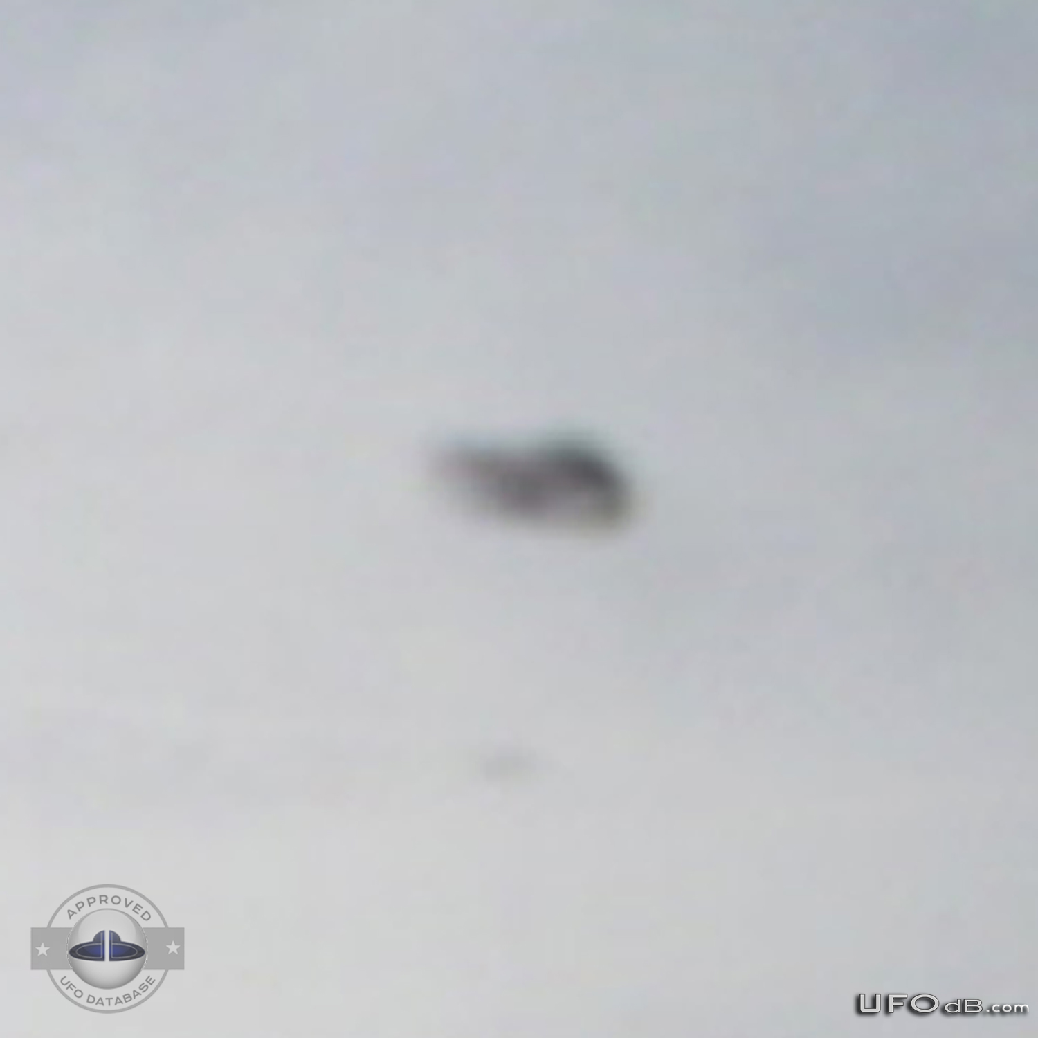 KLM Airplane passenger see UFO near wing | Amsterdam, Netherlands 2006 UFO Picture #255-5