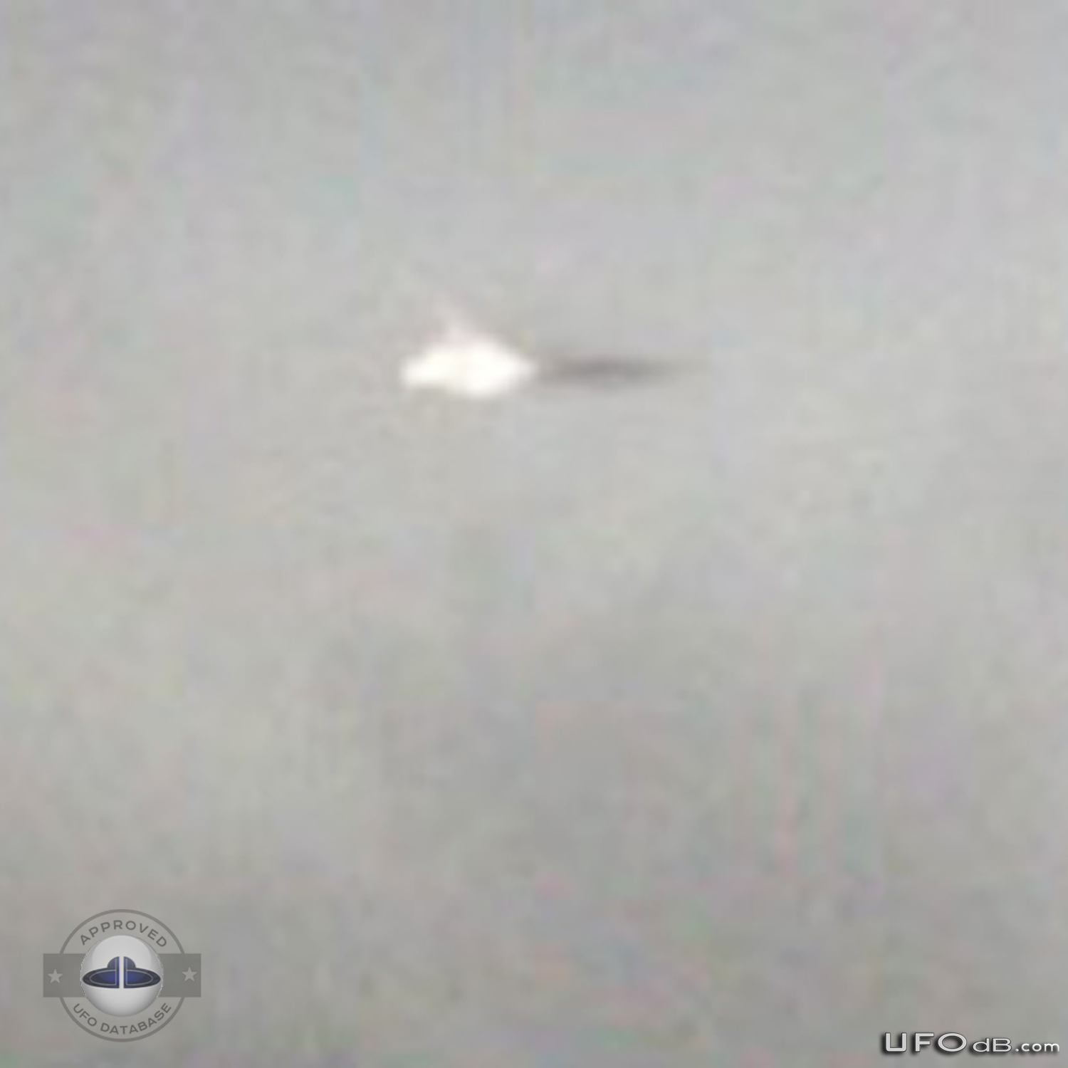 Rosario City Web Site display a UFO in stormy clouds | Argentina 2011 UFO Picture #259-3