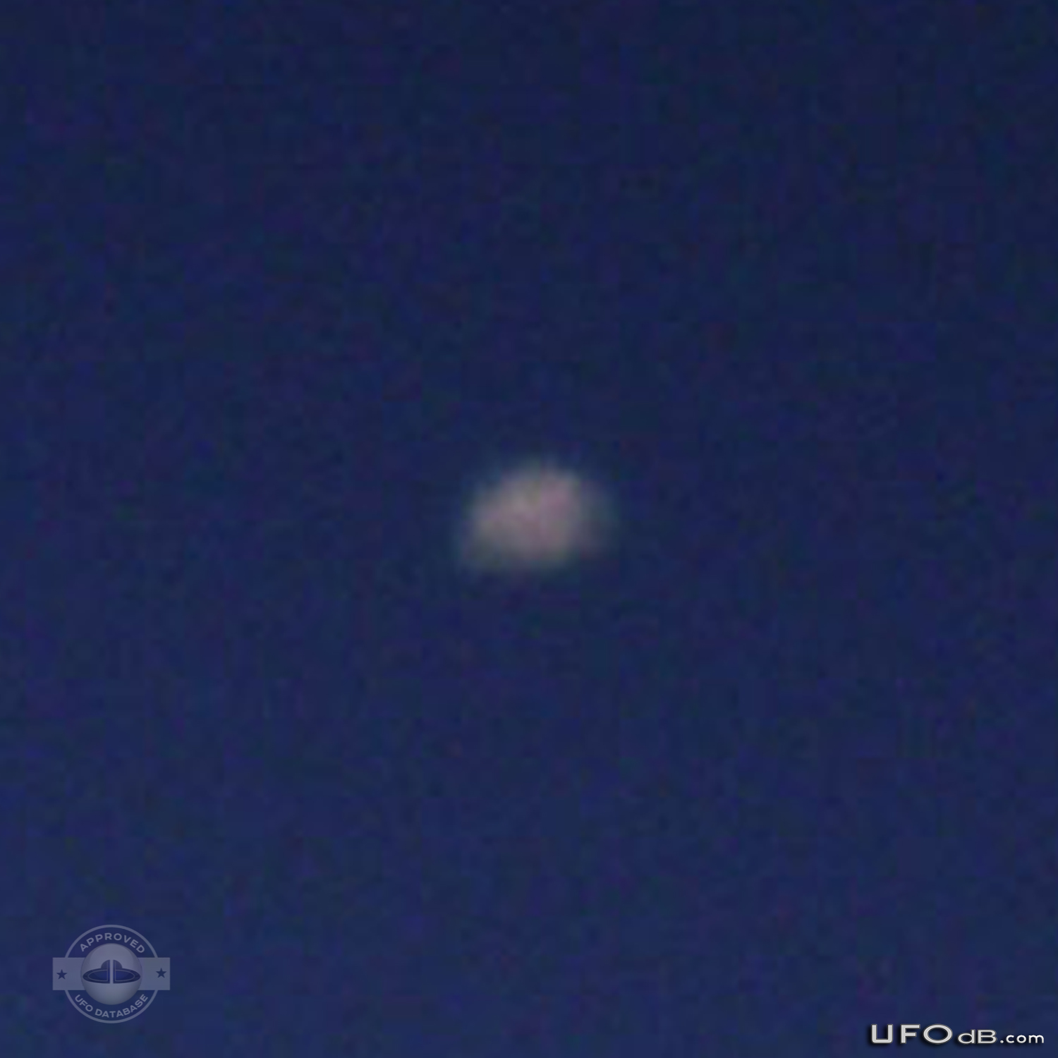 At dawn over Windsor - Bright UFO near the Detroit River | Canada 2011 UFO Picture #261-4