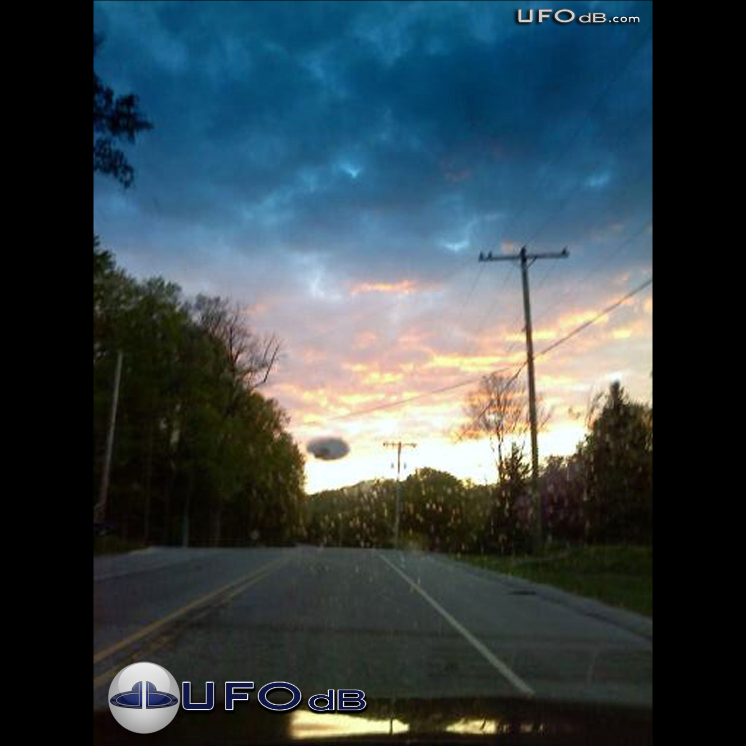 Car driver captures very fast UFO on picture | Michigan | April 8 2011 UFO Picture #264-1