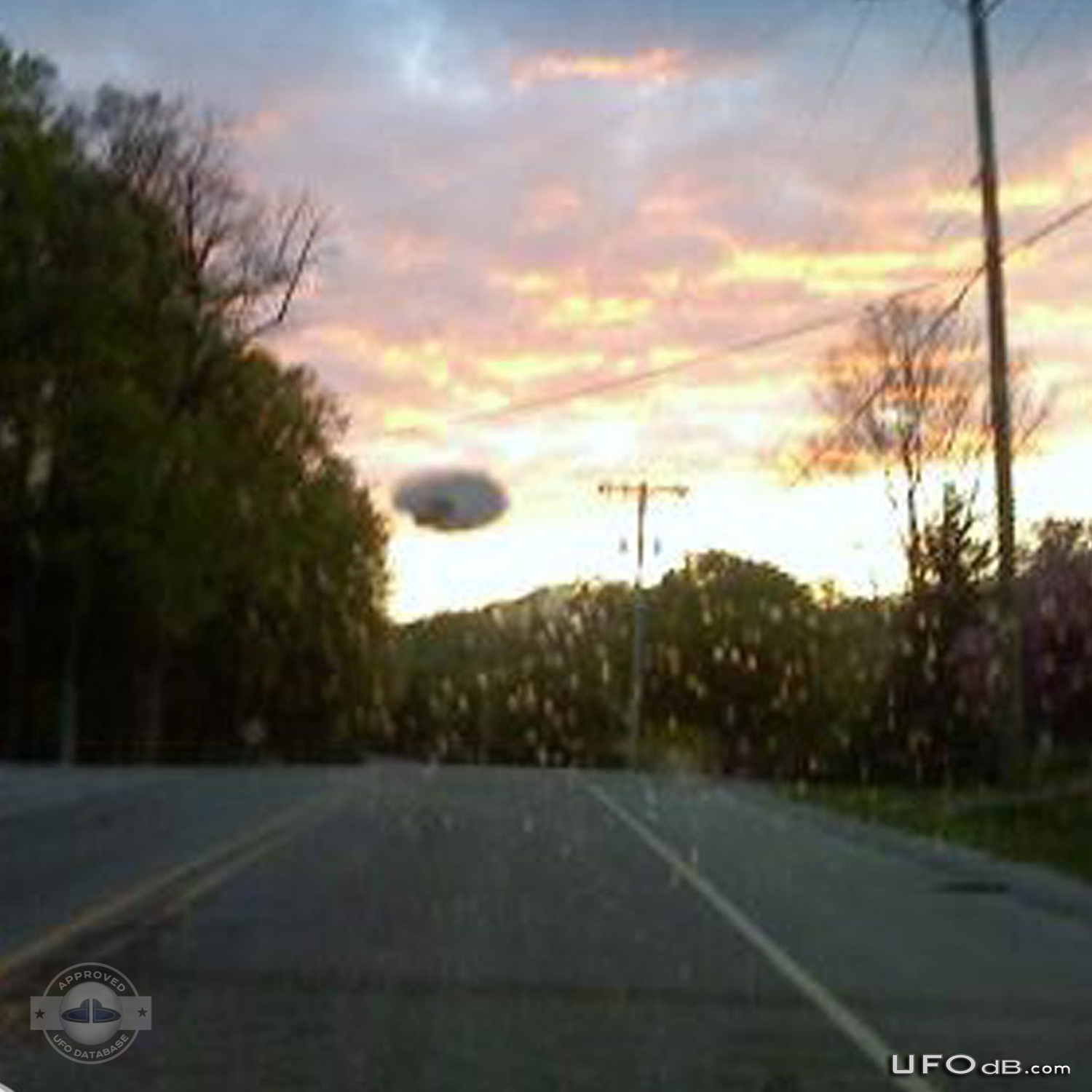 Car driver captures very fast UFO on picture | Michigan | April 8 2011 UFO Picture #264-3