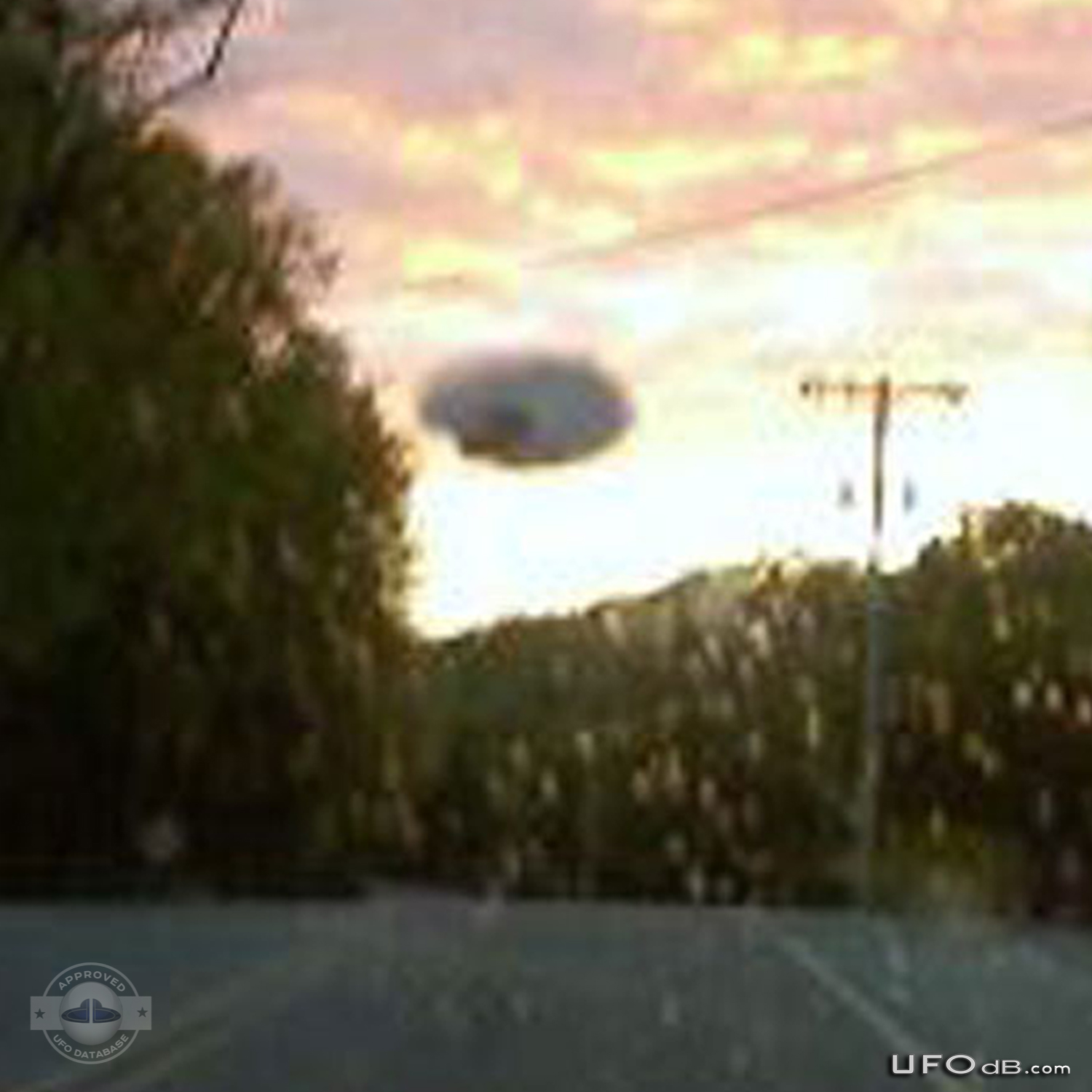 Car driver captures very fast UFO on picture | Michigan | April 8 2011 UFO Picture #264-4