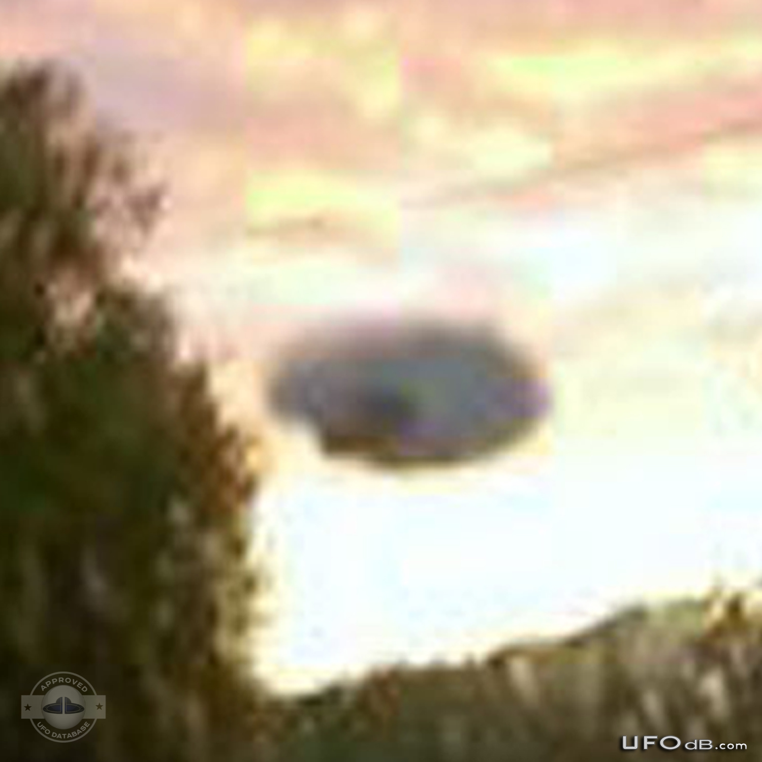 Car driver captures very fast UFO on picture | Michigan | April 8 2011 UFO Picture #264-5
