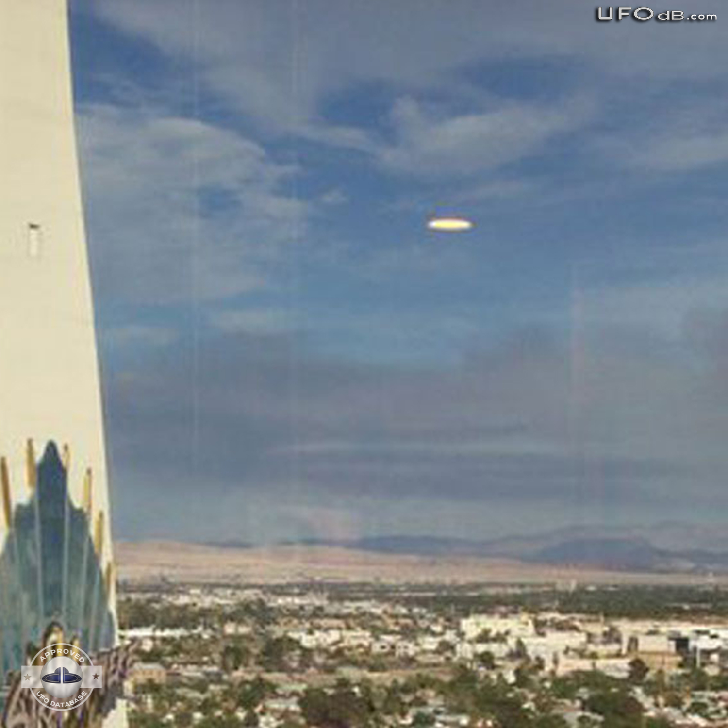 Tourist see UFO from The Stratosphere Hotel, Las Vegas | April 16 2011 UFO Picture #266-3