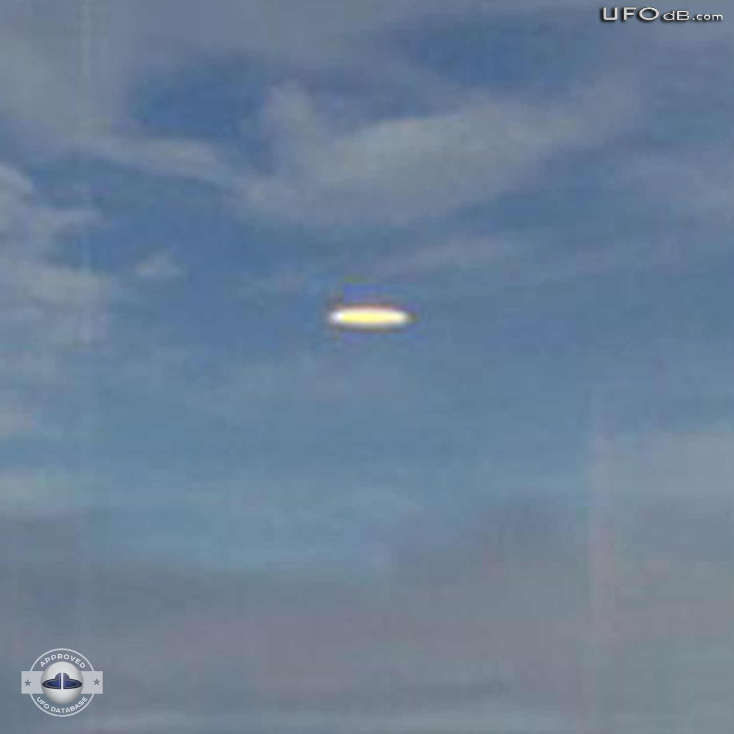 Tourist see UFO from The Stratosphere Hotel, Las Vegas | April 16 2011 UFO Picture #266-4