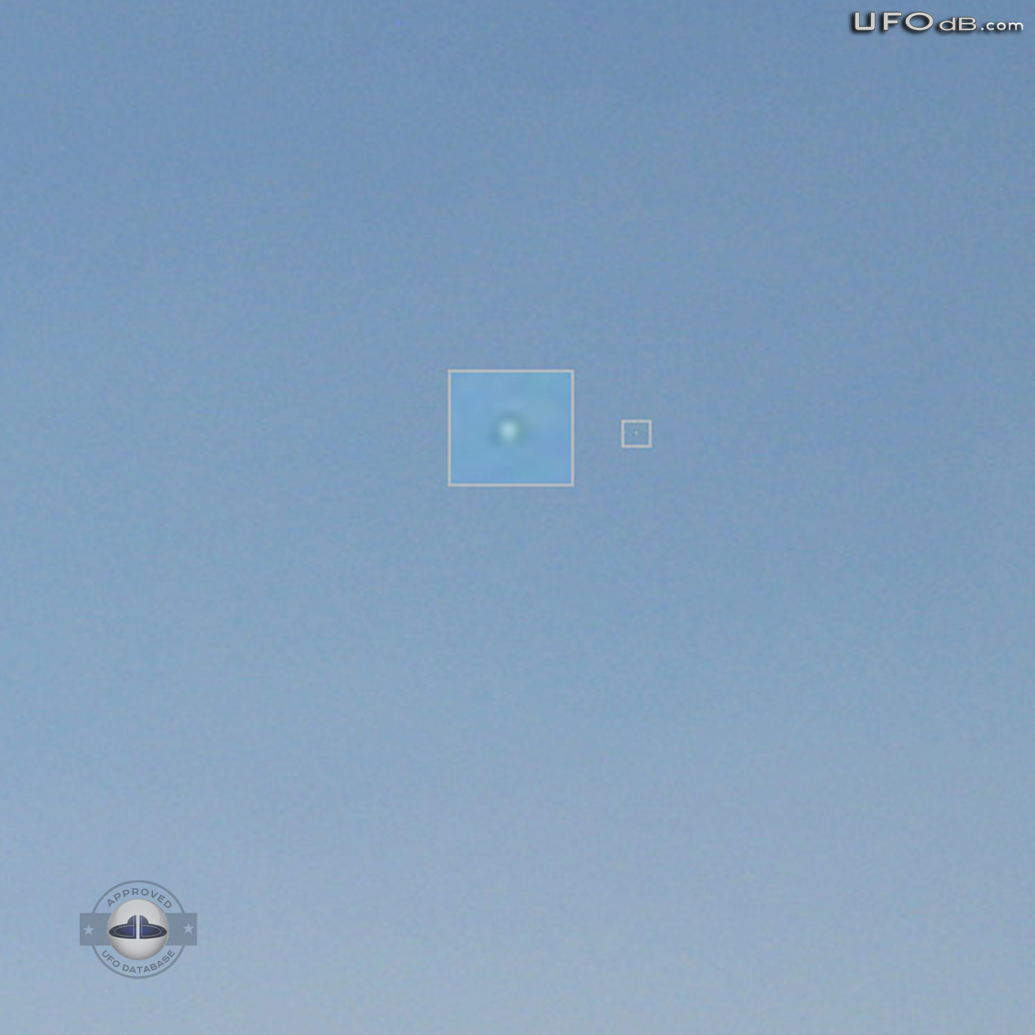 Two Fast Metallic UFOs over the mountains | Afghanistan | April 4 2011 UFO Picture #269-3