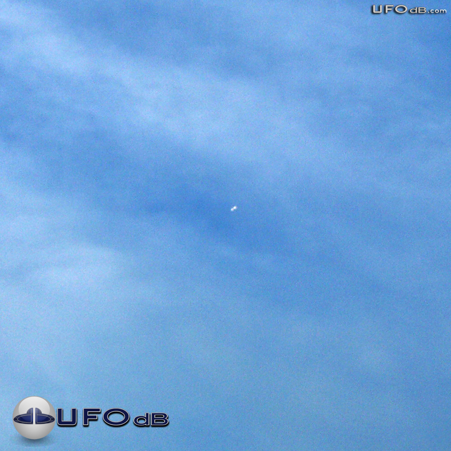Kids run into the house after UFO sighting | Littleton USA April 2011 UFO Picture #274-1