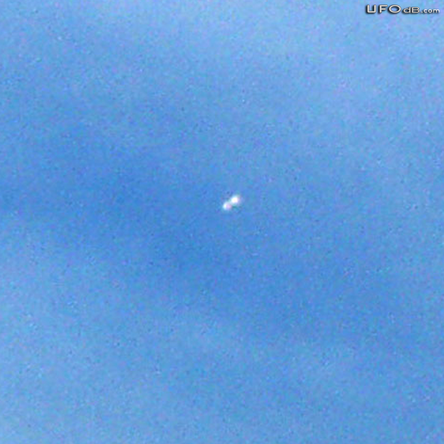 Kids run into the house after UFO sighting | Littleton USA April 2011 UFO Picture #274-2