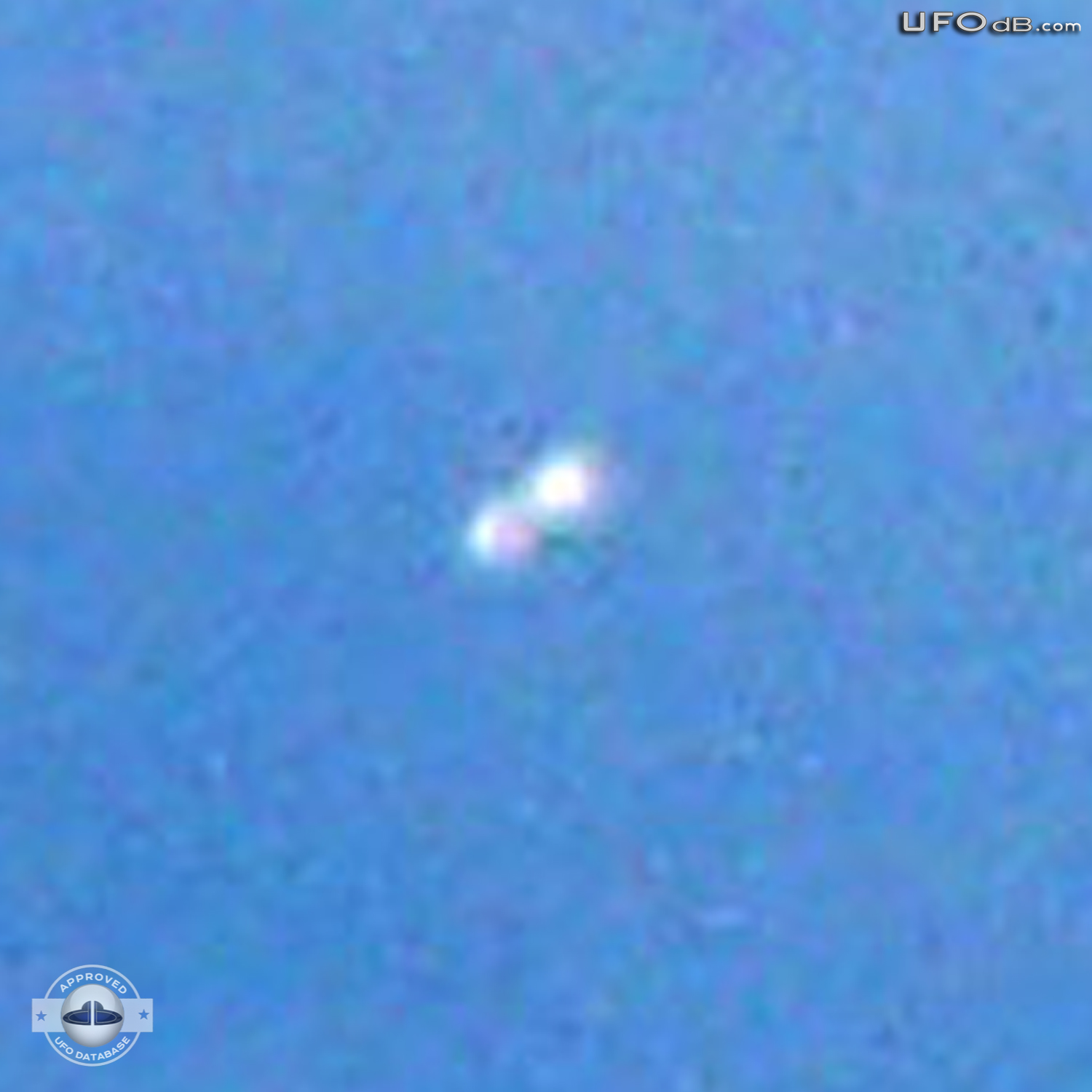 Kids run into the house after UFO sighting | Littleton USA April 2011 UFO Picture #274-3