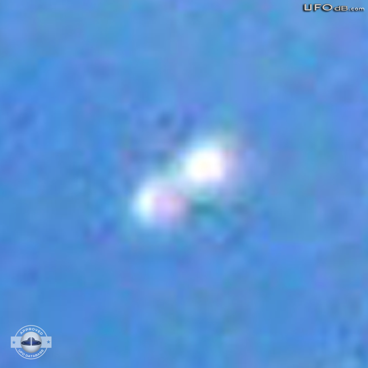 Kids run into the house after UFO sighting | Littleton USA April 2011 UFO Picture #274-4