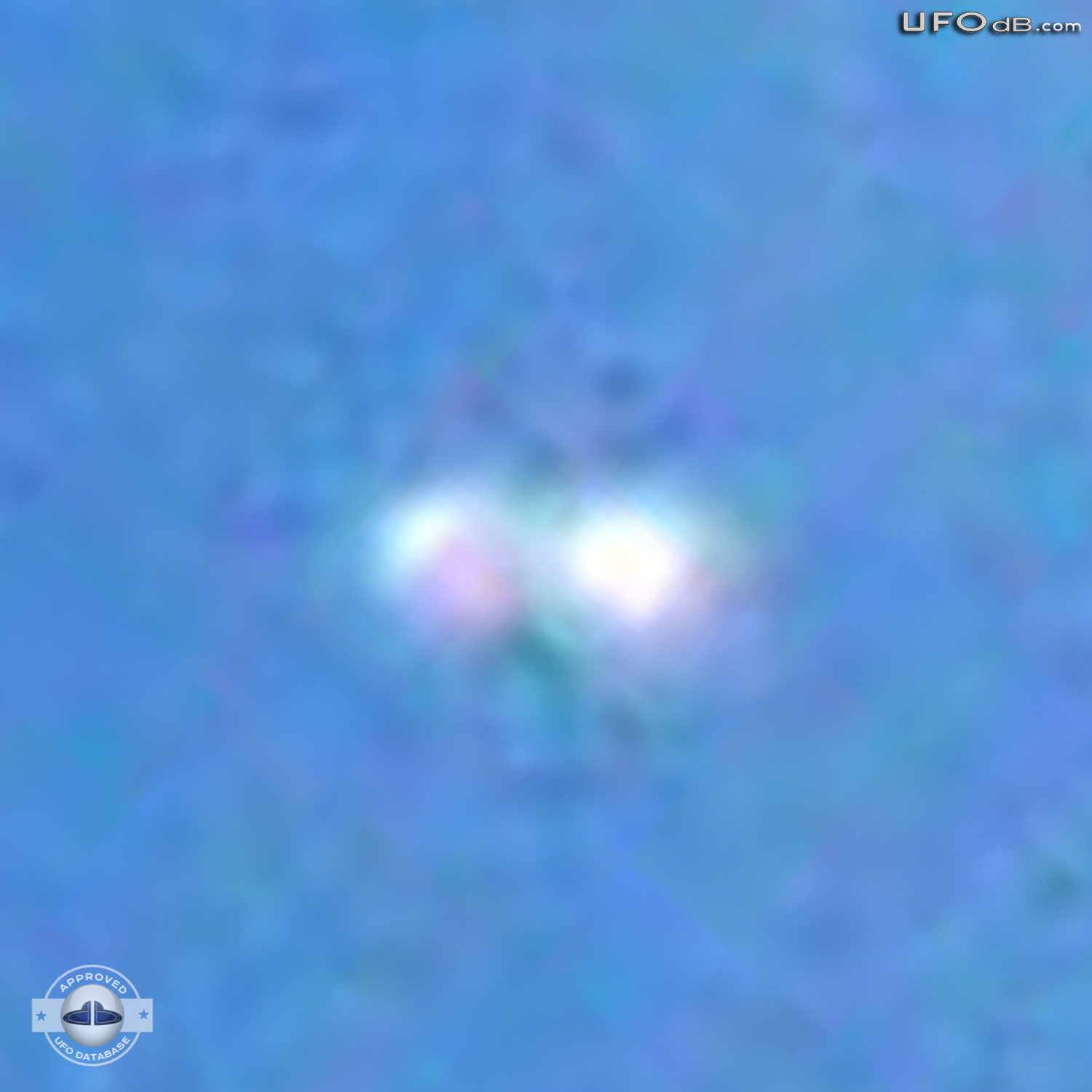 Kids run into the house after UFO sighting | Littleton USA April 2011 UFO Picture #274-5