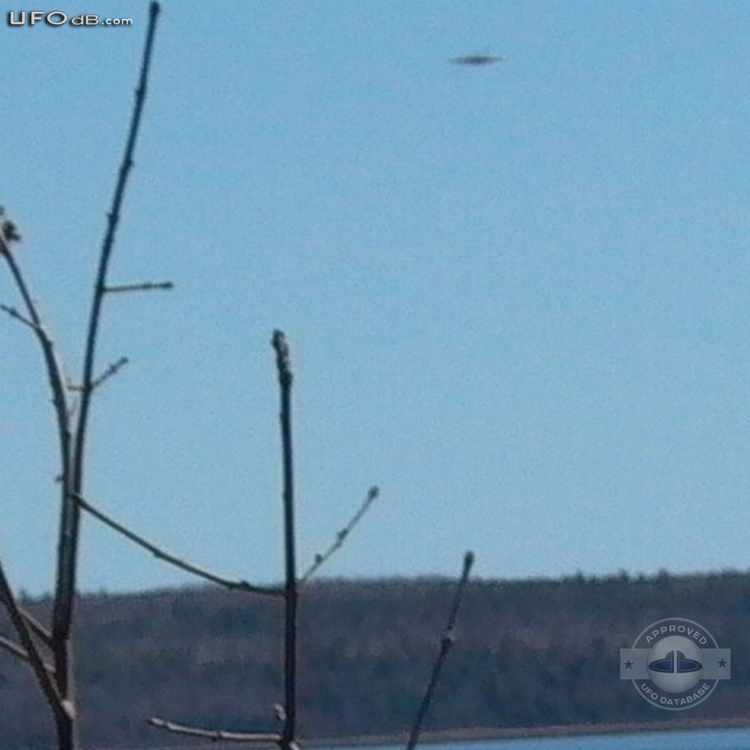 Lake Wosley Fisherman get a fast UFO on picture | Ontario, Canada 2011 UFO Picture #276-2