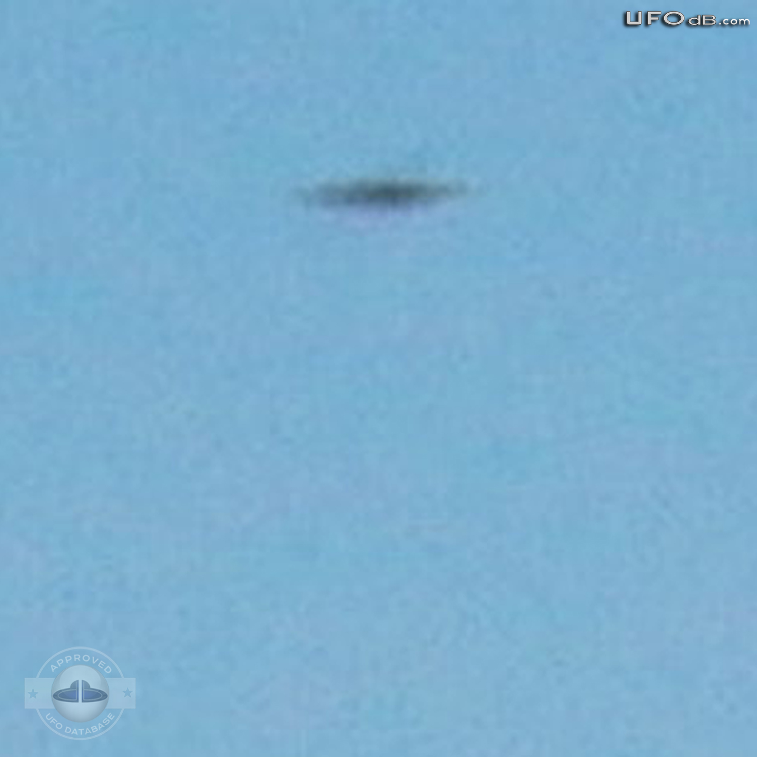 Lake Wosley Fisherman get a fast UFO on picture | Ontario, Canada 2011 UFO Picture #276-4