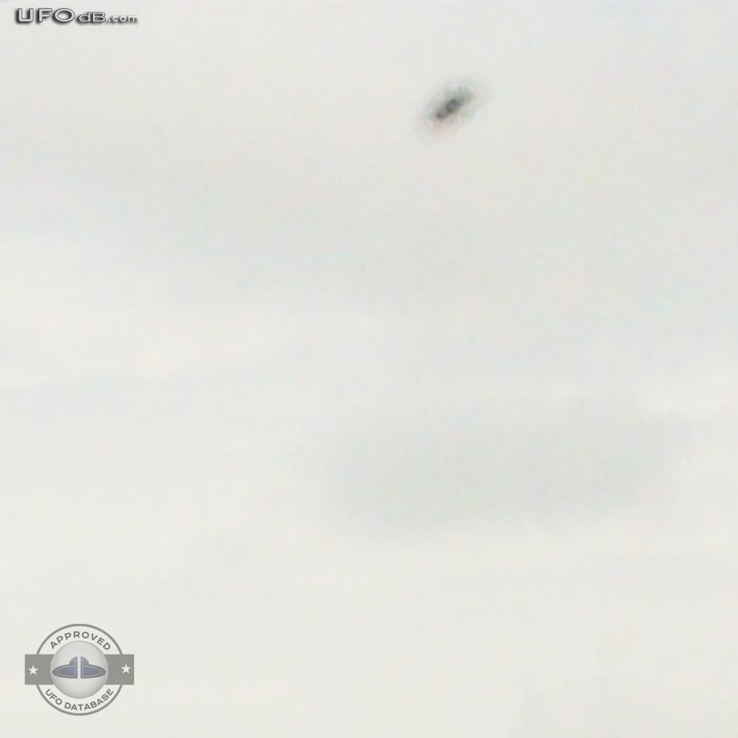 While looking at planes a Man see a UFO - Cauca, Colombia - March 2011 UFO Picture #280-3