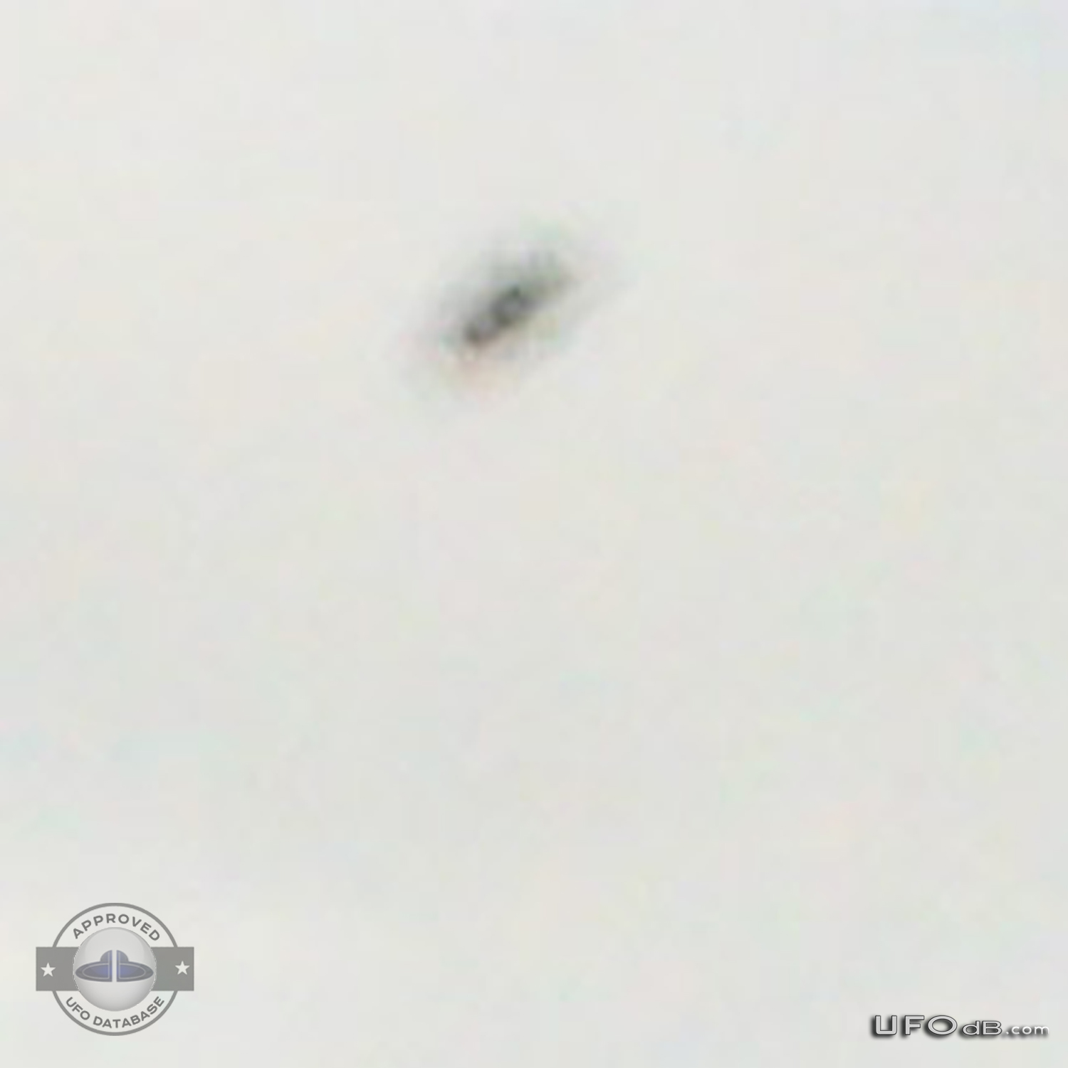 While looking at planes a Man see a UFO - Cauca, Colombia - March 2011 UFO Picture #280-4