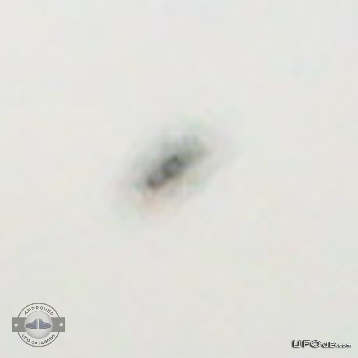 While looking at planes a Man see a UFO - Cauca, Colombia - March 2011 UFO Picture #280-5
