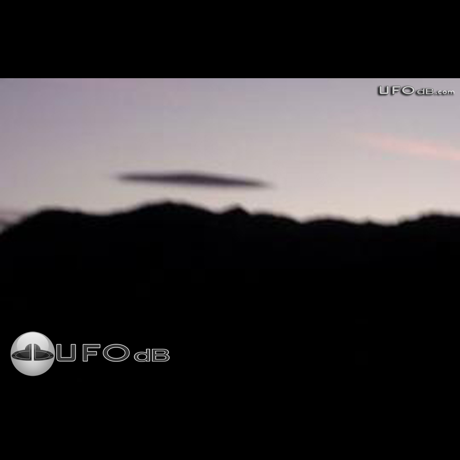 Renowned Aviator shoot a UFO picture in Cachi, Argentina | April 2011 UFO Picture #283-1